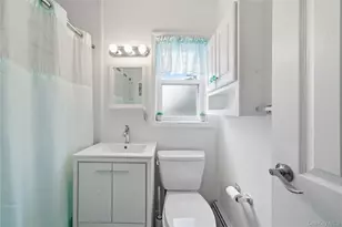 96 Finch Ln, Islip, NY 11751 - Photo 15