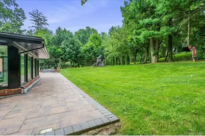26 Red Brook Road, Great Neck, NY 11024 - Photo 17