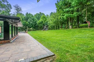 26 Redbrook Rd, Great Neck, NY 11024 - Photo 17