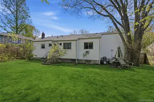 11 Roxanne Ct, Huntington Station, NY 11746 - Photo 17