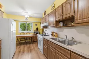 11 Roxanne Ct, Huntington Station, NY 11746 - Photo 9