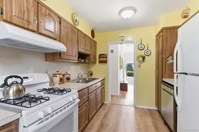 11 Roxanne Court, Huntington Station, NY 11746 - Photo 11