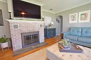 20 Conway St, Ronkonkoma, NY 11779 - Photo 3