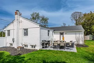 30 Clay Pitts Rd, Greenlawn, NY 11740 - Photo 27