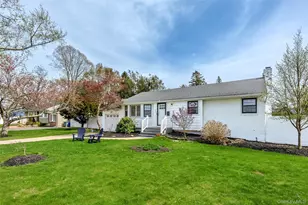 30 Clay Pitts Rd, Greenlawn, NY 11740 - Photo 3