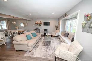 45 Roosevelt Ave, Selden, NY 11784 - Photo 5