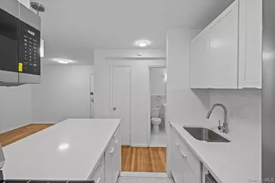 5425 Valles Avenue #2M, Bronx, NY 10471 - Photo 7