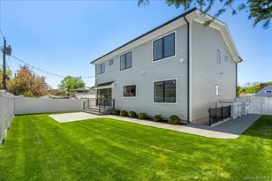 89 Choir Ln, Westbury, NY 11590 - Photo 37