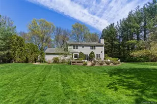 25 Makanna Dr, Huntington, NY 11743 - Photo 25