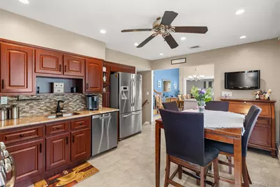 234 E 3rd Street, Deer Park, NY 11729 - Photo 7
