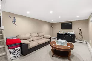 234 E 3rd St, Deer Park, NY 11729 - Photo 19