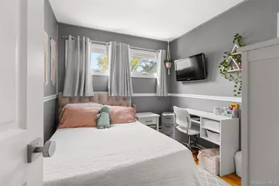 234 E 3rd Street, Deer Park, NY 11729 - Photo 15