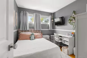 234 E 3rd St, Deer Park, NY 11729 - Photo 15