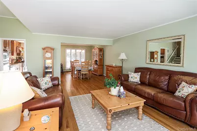 26 Daniel Drive, Glen Cove, NY 11542 - Photo 5