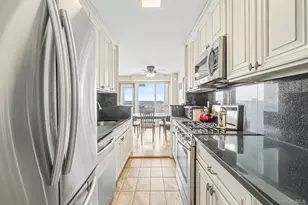 166-25 Powells Cove Blvd, Whitestone, NY 11357 - Photo 7