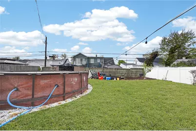 682 Lowell Street, Westbury, NY 11590 - Photo 21