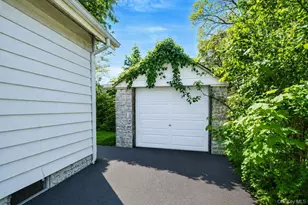 218 Pawnee St, Ronkonkoma, NY 11779 - Photo 17