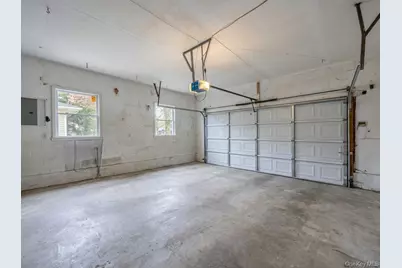 408 Lenox Road #B, Huntington Station, NY 11746 - Photo 27