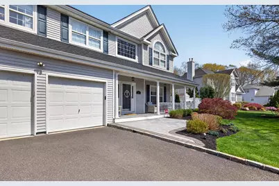 185 Plymouth Boulevard, Smithtown, NY 11787 - Photo 3