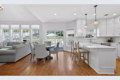185 Plymouth Boulevard, Smithtown, NY 11787 - Photo 9