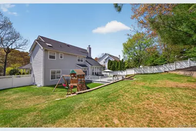 185 Plymouth Boulevard, Smithtown, NY 11787 - Photo 45