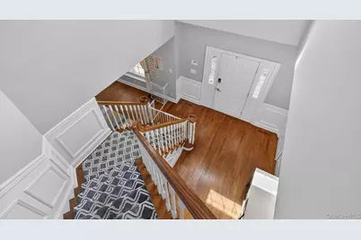 185 Plymouth Boulevard, Smithtown, NY 11787 - Photo 7