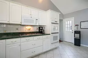 14 Greenway Circle N, Syosset, NY 11791 - Photo 13