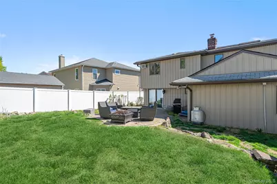 14 Greenway Circle N, Syosset, NY 11791 - Photo 23