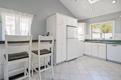 14 Greenway Circle N, Syosset, NY 11791 - Photo 11