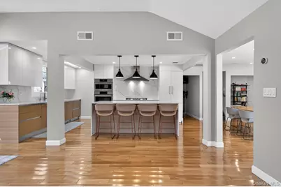 2 Sherwood Lane, Roslyn Heights, NY 11577 - Photo 7