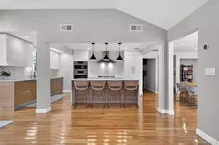 2 Sherwood Ln, Roslyn Heights, NY 11577 - Photo 7