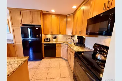 81 Stanford Court #B, Wantagh, NY 11793 - Photo 5