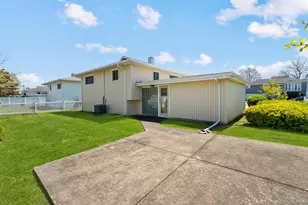 148 Harris Dr, Oceanside, NY 11572 - Photo 9