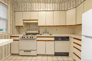 3 Edwards St, Roslyn Heights, NY 11577 - Photo 9