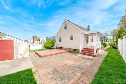 1 Robert Avenue, Massapequa, NY 11758 - Photo 5