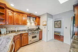 580 Center Briarwood Ave, West Islip, NY 11795 - Photo 15