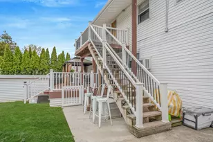 580 Center Briarwood Ave, West Islip, NY 11795 - Photo 45