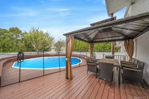 580 Center Briarwood Ave, West Islip, NY 11795 - Photo 47