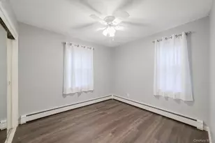 580 Center Briarwood Ave, West Islip, NY 11795 - Photo 29