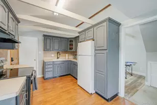 580 Center Briarwood Ave, West Islip, NY 11795 - Photo 21
