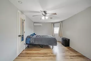 580 Center Briarwood Ave, West Islip, NY 11795 - Photo 27