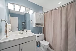 580 Center Briarwood Ave, West Islip, NY 11795 - Photo 39