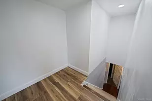 580 Center Briarwood Ave, West Islip, NY 11795 - Photo 33