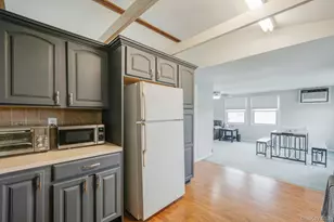580 Center Briarwood Ave, West Islip, NY 11795 - Photo 23