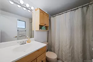 580 Center Briarwood Ave, West Islip, NY 11795 - Photo 31