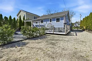 46 Beach Rd, Laurel, NY 11948 - Photo 17