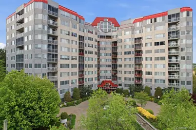10 Stewart Place #5HW, White Plains, NY 10603 - Photo 1