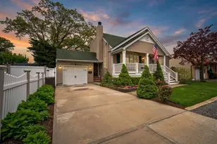 242 N 5th St, Lindenhurst, NY 11757 - Photo 3