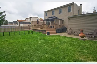 242 N 5th Street, Lindenhurst, NY 11757 - Photo 17