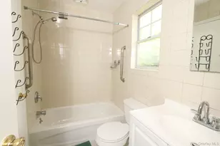 70 McKee St, Floral Park, NY 11001 - Photo 17